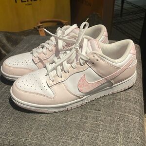 Pink and white Nike dunks